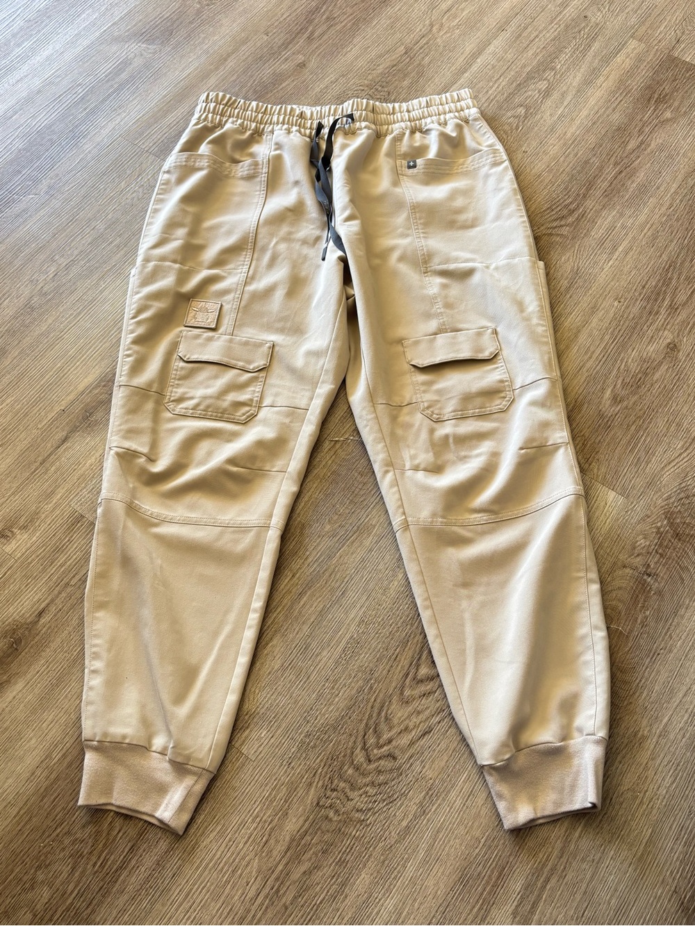 FIGS STAR WARS Mandalorian Scrub Jogger Women Size XL Beige Baby Yoda Pants RARE - Picture 5 of 10